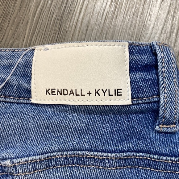 Kendall + Kylie “the Icon Short” Light Wash Frayed Hem Distressed Denim Shorts - Picture 6 of 6